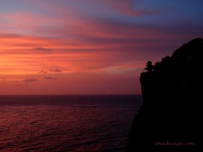 Sunset di Uluwatu, Bali Sunset in Uluwatu, Bali, Indonesia