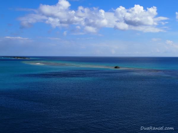 Pemandangan laut dari Oranjestad, ibukota Aruba, Karibia