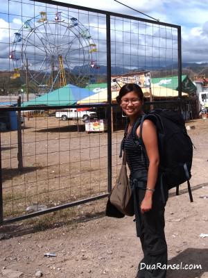 Ransel packing list Dina dan semua barang bawaannya