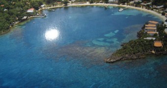 Kartu Pos dari Honduras: Pulau Roatán dan Mesoamerican Barrier Reef Kartu pos DuaRansel: Half Moon Bay, Roatan Island, Honduras