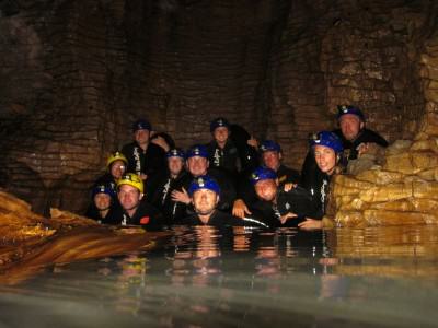 Selandia Baru: Black Water Rafting di gua bawah tanah Waitomo Selandia Baru: Black Water Rafting di gua bawah tanah Waitomo