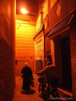 Morocco Marrakech Medina - Alley Gang sempit - Marrakesh, Maroko