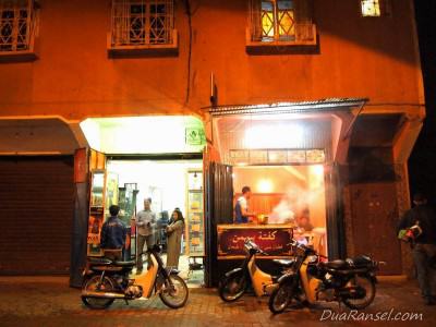 Morocco Marrakech Medina - Small restaurant Depot kecil dan murah - Marrakesh, Maroko
