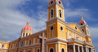 Kartu Pos dari Nicaragua: Katedral Kuning Granada Cathedral of Granada, Nicaragua