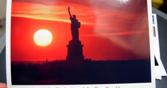 Kartu Pos DuaRansel 12-15: New York City Kartu Pos DuaRansel 12: New York City - Liberty Statue at sunset
