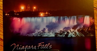 Kartu Pos Dua Ransel - Niagara Falls Canada