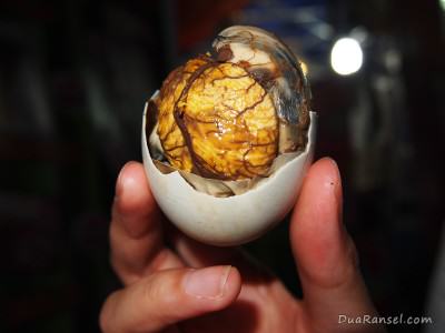 Wisata kuliner Filipina: Balut (close-up) Wisata kuliner Filipina: Balut (close-up)