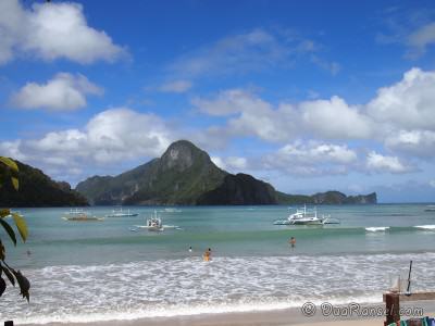 Pemandangan dari jendela kamar di El Nido, Filipina Pemandangan dari jendela kamar di El Nido, Filipina
