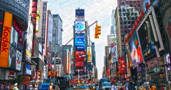 Satu hari di New York: Dari Apartemen Friends Sampai Harry Potter! New York Times Square