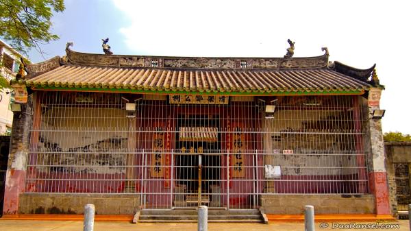 A temple in Kam Tin, Hong Kong A temple in Kam Tin, Hong Kong