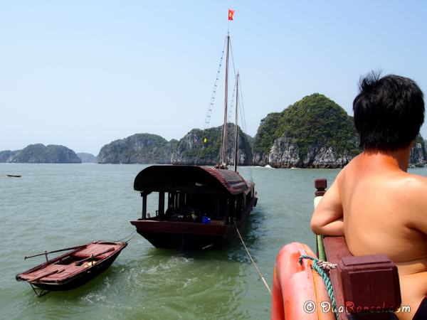 Vietnam Halong Bay 09 - Kapal mogok ditarik 2R Kapal mogok ditarik