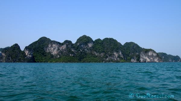 Vietnam Halong Bay 28 - Panorama 2R Halong Bay