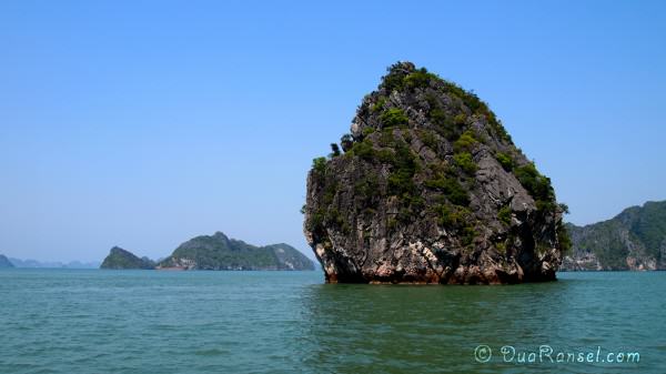Vietnam Halong Bay 29 - Panorama 2R Halong Bay
