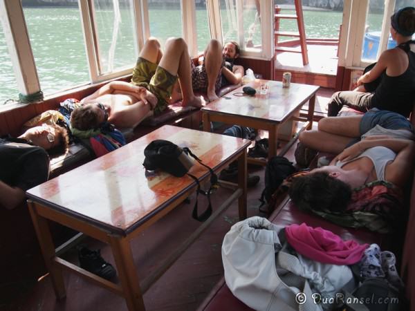 Vietnam Halong Bay 30 - Tidur siang 2R Tidur siang