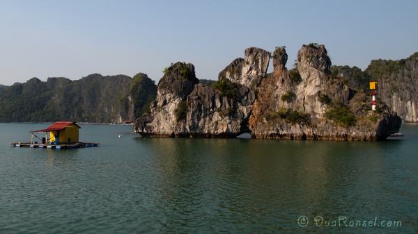 Vietnam Halong Bay 35 - Panorama 2R Rumah apung