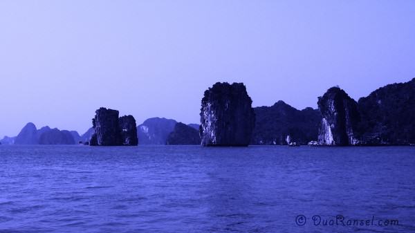 Vietnam Halong Bay 50 - Panorama blue 2R Halong Bay
