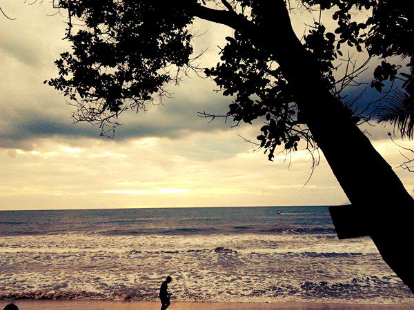 Turnamen Foto Perjalanan: Laut. Pantai Pasir Putih, Carita. © Chandra Iman Lukita Turnamen Foto Perjalanan: Laut. Pantai Pasir Putih, Carita. © Chandra Iman Lukita