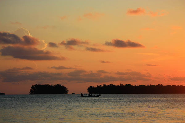 Turnamen Foto Perjalanan Laut - Putri Dwi Noor RS Turnamen Foto Perjalanan Laut - Putri Dwi Noor RS