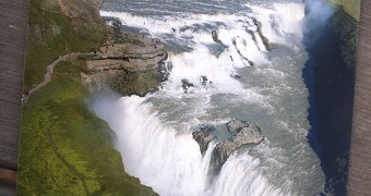 Kartu Pos DuaRansel 108: Air Terjun Gullfoss, Islandia! Kartu Pos DuaRansel 108 - Iceland Gullfoss waterfall - Backpackin Magz