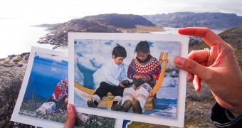 Kartu Pos DuaRansel 110: Greenland Kids and Baby Seals! Kartu Pos DuaRansel 110 - Greenland - native kid - baby seal