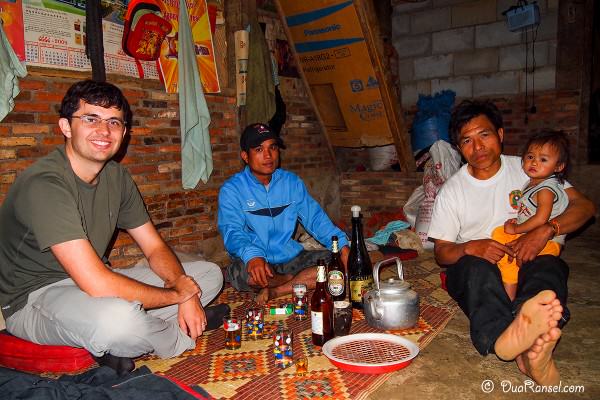 Laos - Vieng Xai get lost - Beer Lao and Laolao 2R