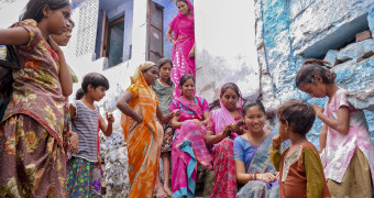 Asyiknya Blusukan di India pakai Sari Jodhpur - Kepang rambut