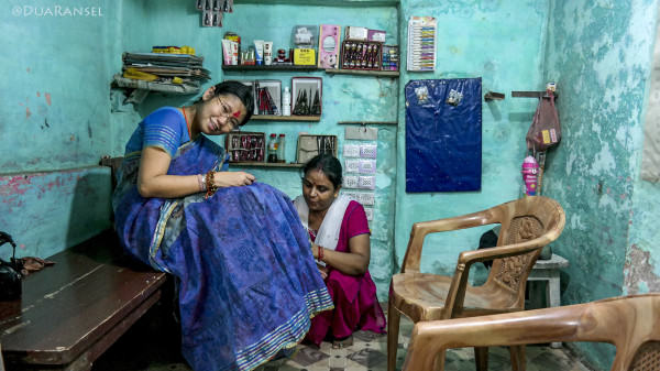 Varanasi - sari and henna