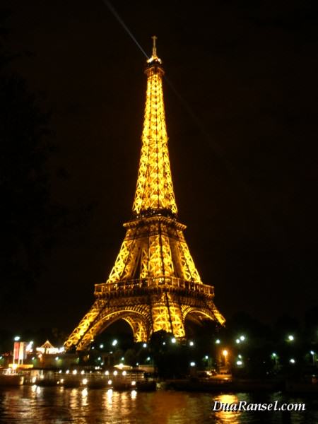 Menara Eiffel dan Sungai Seine