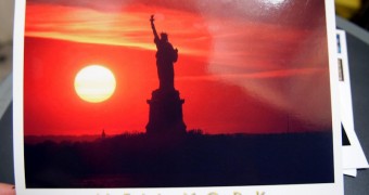 Kartu Pos DuaRansel 12: New York City - Liberty Statue at sunset