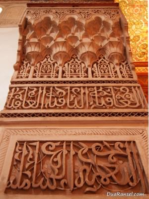 Ornamen kolom di Bahia Palace, Marrakesh, Maroko