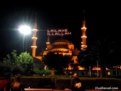 Blue Mosque di malam hari (Istanbul, Turki)