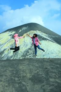 IndoJumpTravelers 04-01 Anggie - Anak Gunung Krakatau