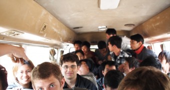 Foto berdua terakhir, naik bus lintas-darat perbatasan Laos dan Vietnam. 20 kursi, 40 orang, 5 ayam, 12 jam. 