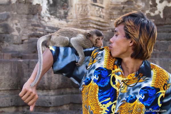 Thailand Lopburi - Prang Sam Yot - I love you Monkey