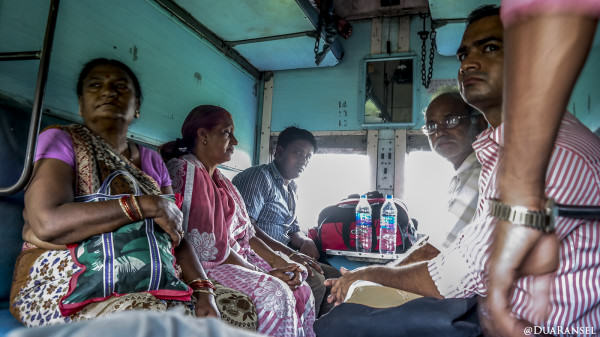 Train "sleeper class" Kolkata Varanasi